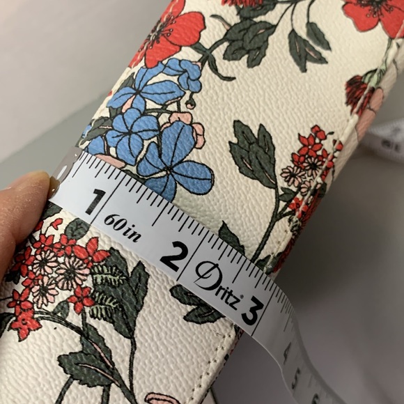 Liz Claiborne Crossbody Floral Purse - Picture 15 of 16